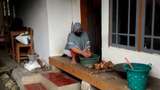 Warga Cianjur Pilih Bikin Minyak Goreng Sendiri dari Kelapa