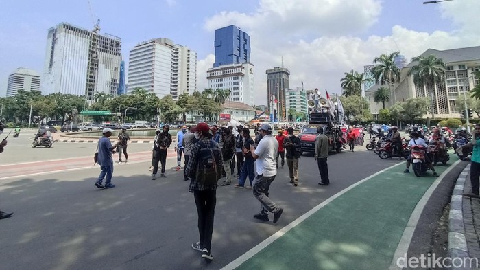 Warga Marunda demo di Patung Kuda, Jakpus.