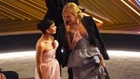 Ada beragam kejadian unik yang terjadi di ajang Oscar 2022 yang tak disiarkan, seperti saat Nicole Kidman dan Zoe Kravitz asyik mengobrol bersama. Chris Pizzello/Invision/AP/Chris Pizzello
