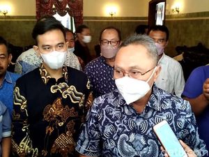 Zulhas Minta Kader Bantu Pemerintah-Tak Salahkan Jokowi, Kode Masuk Kabinet?