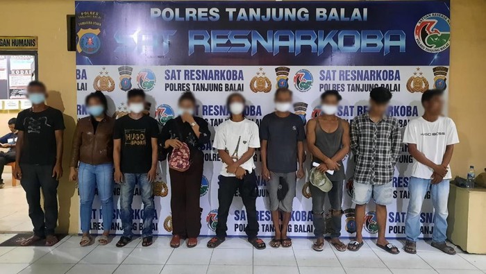 9 orang diamankan dalam penggerebekan kampung narkoba di Tanjungbalai