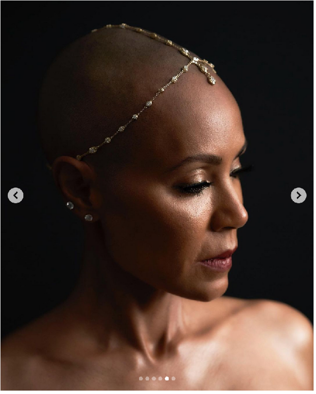 Jada Pinkett Smith berambut botak sejak Desember 2021. Dia perdana memperlihatkan penampilan botaknya saat menghadiri premier Matrix Resurrections Foto: Dok. AP, Instagram @jadapinkettsmith