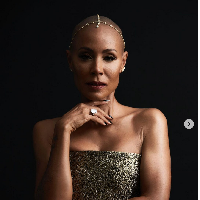 Will Smith sendiri sudah menuliskan permintaan maafnya atas aksinya menampar Chris Rock. Aku secara terbuka ingin meminta maaf kepadamu, Chris. Aku melewati batas dan aku salah. Aku sangat malu dan aksiku itu bukanlah perilaku dari sosok pria yang aku inginkan. Tidak ada tempat untuk kekerasan di dunia yang penuh cinta dan kebaikan, tulisnya di unggahan Instagram. Foto: Dok. AP, Instagram @jadapinkettsmith