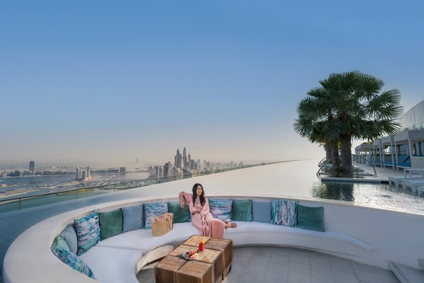 Kulineran dengan pemandangan ciamik, cobalah main ke Zeta77 Adress Beach Resort. (dok. Visit Dubai)
