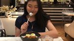 Pesona Aspri Termuda Hotman Paris yang Doyan Makan Burger