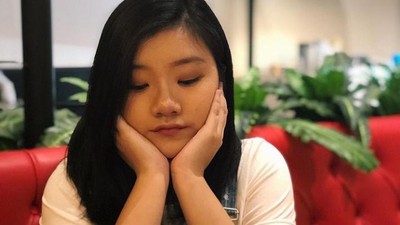 Pesona Aspri Termuda Hotman Paris yang Doyan Makan Burger