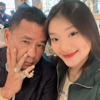 Pesona Aspri Termuda Hotman Paris yang Doyan Makan Burger