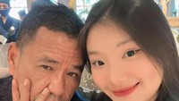 Hotman Paris dikenal sebagai pengacara yang punya puluhan asisten pribadi (aspri). Kini asprinya bahkan sudah ada 26 orang. Foto: Instagram/cocobroccolee