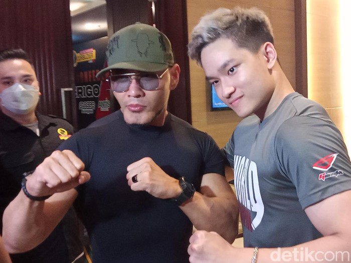 Azka Corbuzier vs Vicky Prasetyo