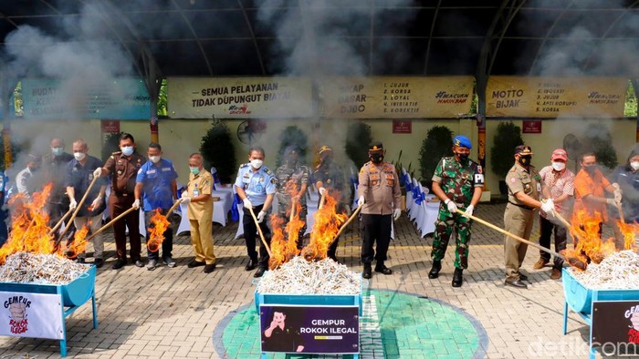 bea cukai musnahkan rokok ilegal
