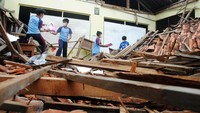 Dinas Pendidikan (Disdik) Kota Bogor menyebutkan perbaikan atap SDN Ciheulet 1 dan 2 akan dilakukan pada pertengahan 2022.