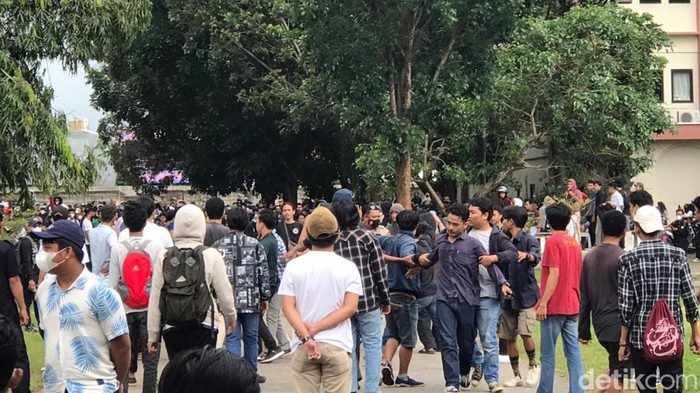 Bentrokan mahasiswa UIN Alauddin Makassar pecah saat baru sebulan kuliah tatap muka (Dok. Istimewa)