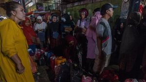 Berburu Minyak Goreng Curah Hingga Malam Hari
