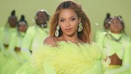 Gaya Glamor Beyonce di Oscar 2022, Pakai Tas Bola Tenis & Perhiasan 400 Karat