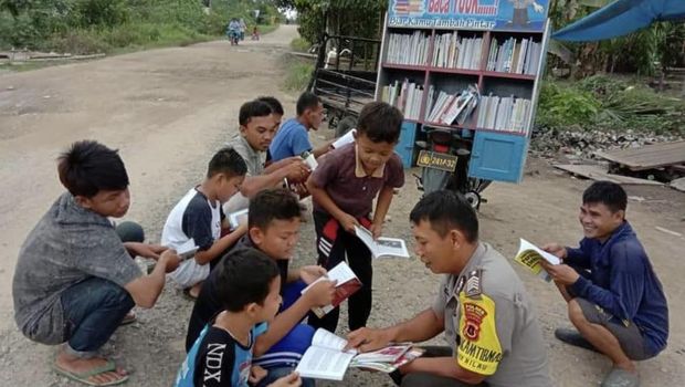 Bripka Ucen S Kasih, pejuang literasi di Desa Jambi