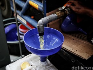 Sengkarut Minyak Goreng Bikin Pusing Sampai Pabrik Dipelototin