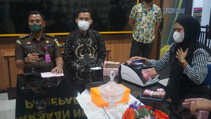 Eks Kepsek SMAN 2 Parepare, Sulsel Palemmui berharap vonis diringankan setelah mengembalikan kerugian negara senilai Rp 333 juta.