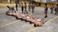 Pihak berwenang menyalahkan pembunuhan tersebut pada anggota geng, dan pada hari Senin pihak berwenang mengatakan tentara dan polisi telah menggerebek benteng geng di sekitar San Salvador.