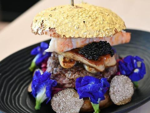 Grace Tahir Cicip Burger Rp 2,5 Juta vs Rp 20 Ribu, Mana Lebih Enak?