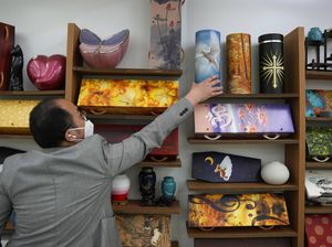 Horor! Jenazah COVID-19 Menumpuk, Layanan Pemakaman Hong Kong Kewalahan