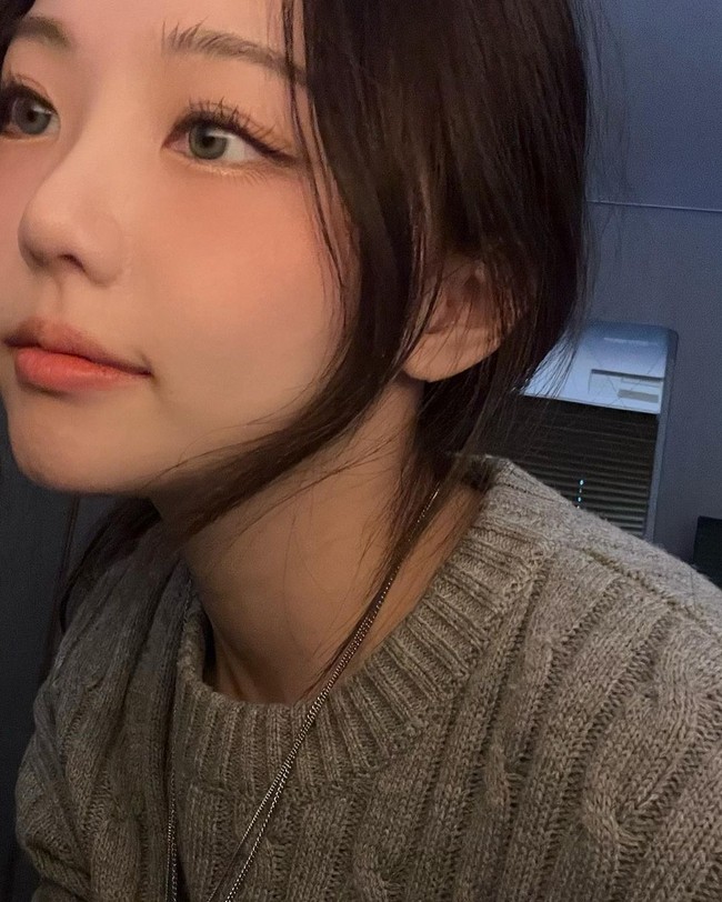 Sampai sekarang Young Ki masih terlihat imut hingga baru-baru ini dimintai nomor telepon oleh anak SMP. Pengalaman unik itu terjadi padanya saat mengunjungi Universal Studios di Amerika Serikat. Foto: Instagram