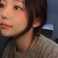 Sampai sekarang Young Ki masih terlihat imut hingga baru-baru ini dimintai nomor telepon oleh anak SMP. Pengalaman unik itu terjadi padanya saat mengunjungi Universal Studios di Amerika Serikat. Foto: Instagram