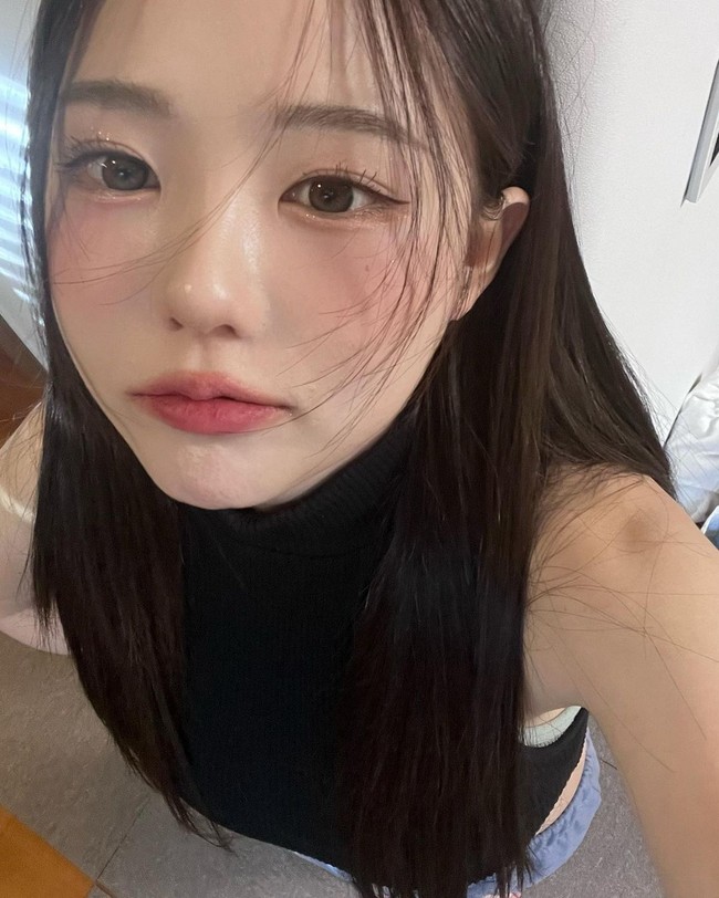 Melihat penampilannya tentu tidak heran jika selebgram itu masih disangka remaja. Young Ki sendiri memang menikah muda di usia 20 dengan sesama ulzzang bernama Lee Se Young. Kini mereka berdua berusaha untuk membangun keluarga bahagia.Foto: Instagram