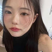 Melihat penampilannya tentu tidak heran jika selebgram itu masih disangka remaja. Young Ki sendiri memang menikah muda di usia 20 dengan sesama ulzzang bernama Lee Se Young. Kini mereka berdua berusaha untuk membangun keluarga bahagia.Foto: Instagram
