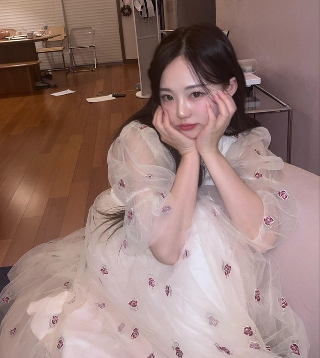 Hong Young Ki adalah seorang ibu berusia 31 tahun dari dua anak yang berpenampilan awet muda. Ia dikenal sebagai ulzzang atau seseorang yang berwajah terbaik (tampan atau cantik) sejak tahun 2000an.Foto: Instagram