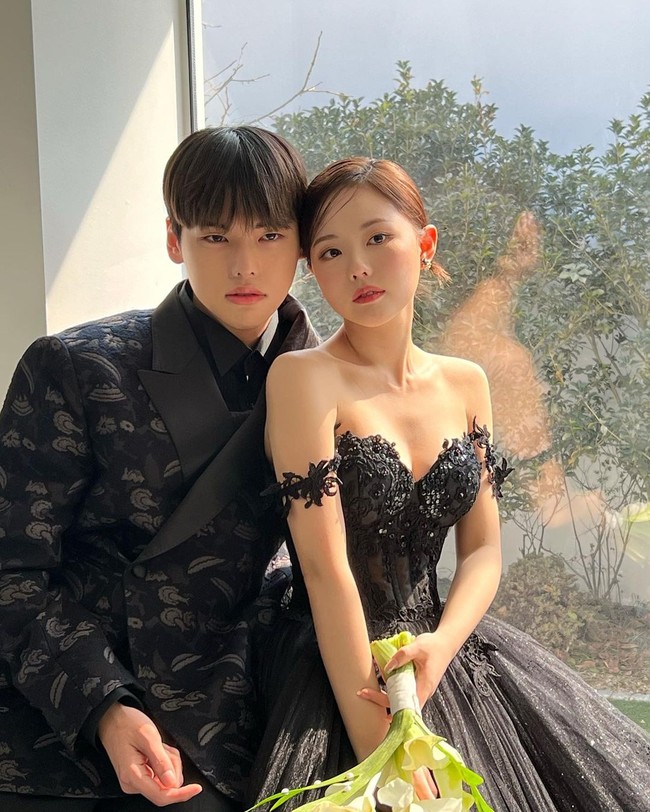 Secara pribadi, aku hanya ingin hidup dengan keluarga bahagia. Aku harap suamiku akan hidup panjang dan aku juga. Seperti bagaimana orang bilang pasanganmu menjadi teman, aku ingin hidup dengan suamiku untuk waktu yang lama dan bicara kepada satu sama lain seperti teman, liburan bersama dengan anak-anak. Foto: Instagram