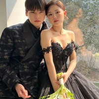 Secara pribadi, aku hanya ingin hidup dengan keluarga bahagia. Aku harap suamiku akan hidup panjang dan aku juga. Seperti bagaimana orang bilang pasanganmu menjadi teman, aku ingin hidup dengan suamiku untuk waktu yang lama dan bicara kepada satu sama lain seperti teman, liburan bersama dengan anak-anak. Foto: Instagram