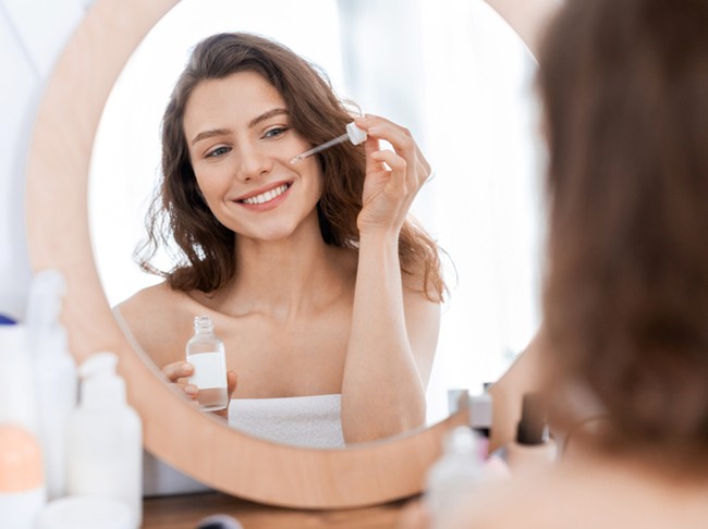 Ilustrasi Skincare Serum Wajah