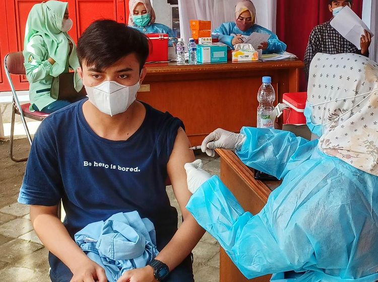 Jadi Syarat Mudik, Warga Antusias Vaksinasi Booster di Bandung