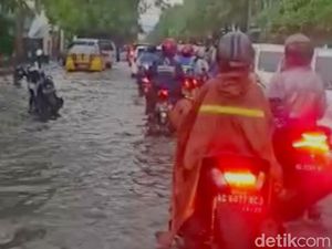 Hujan 2 Jam di Tulungagung, Jalan Protokol-Halaman Mapolres Sempat Banjir
