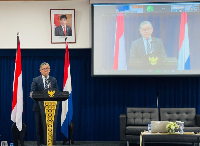 PT PLN (Persero) bersama dua anak usahanya, PT Indonesia Power dan PT Pembangkit Jawa Bali (PJB)  mengikuti program capacity building di tiga negara Eropa, yaitu Belanda, Jerman, dan Belgia.