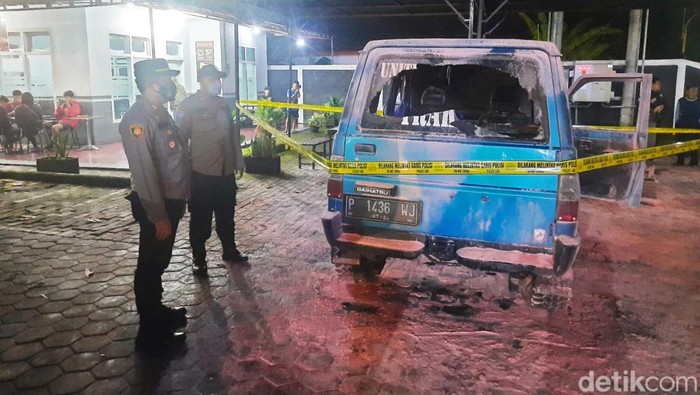 kebakaran mobil di banyuwangi
