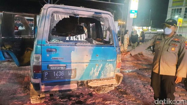 kebakaran mobil di banyuwangi