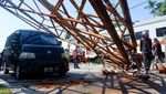 Bummmm.....Truk Dihantam Kereta Api di Padang