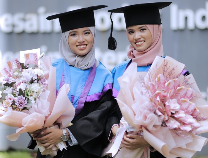 Kembar lulusan ITS