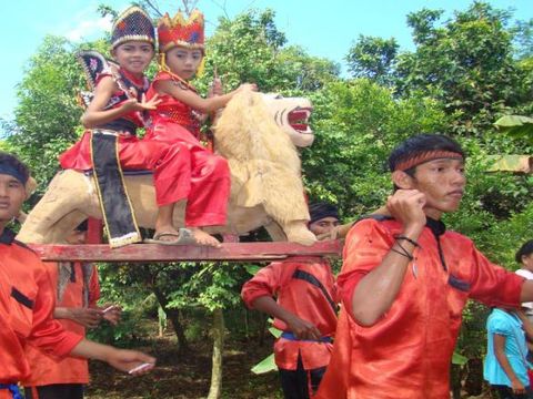 Kesenian Sisingaan asal Subang Jawa Barat