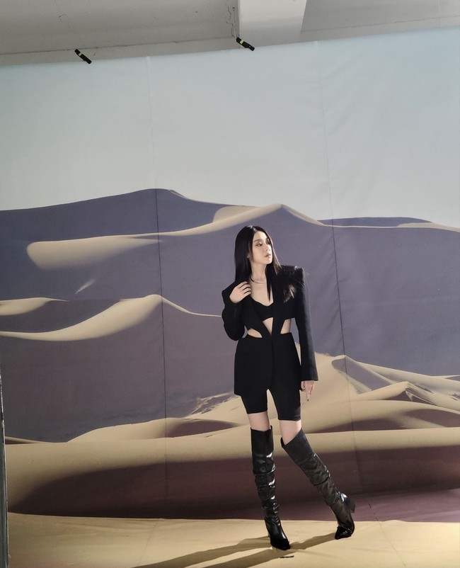 Pada 2020, aktris jebolan YG Entertainment itu didapuk menjadi model dua brand kecantikan Korea, Hince dan MOS. Foto: dok. Instagram @jmyoungl