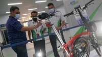 PT Dharma Polimetal Tbk turut menampilkan sepeda listriknya Polimetal Raynor Electric Bike.