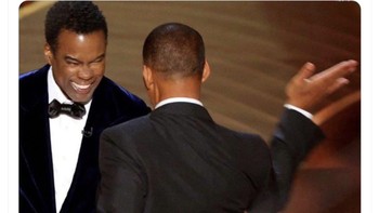 Wajah Chris Rock beberapa saat sebelum Will Smith menamparnya. Foto: Twitter