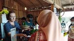 Menikmati Gatot dan Tiwul di Pelosok Kalimantan, Penjualnya Bule Australia!