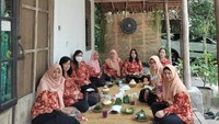 Makan Gatot, Tiwul di teras rumah pemilik Kedai Itah
