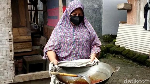 Minyak goreng dari bahan baku santan