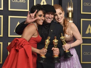5 Momen Bersejarah di Oscar 2022 yang Teralihkan Tamparan Will Smith