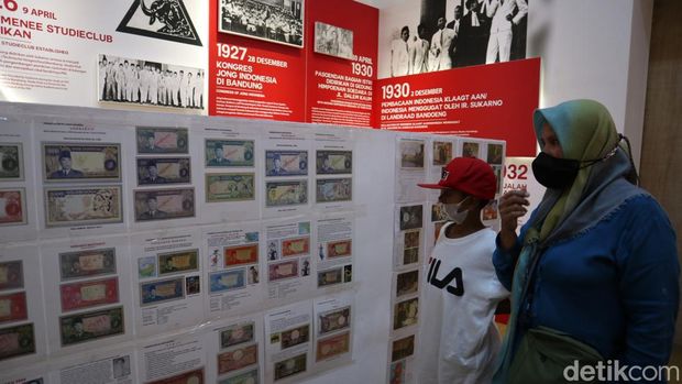 Pameran prangko di Museum Kota Bandung, dalam pameran ini juga terdapat duplikat prangko termahal di dunia.
