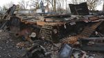 Perlawanan Ukraina Bikin Tank-tank Rusia Jadi Besi Kiloan