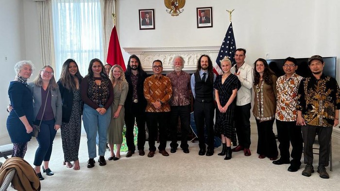 Pertemuan dengan Komunitas Gamelan Bule